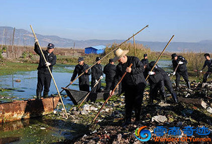 yuxi qilu lake locals are cleaning up the lake yuxi yunnan china